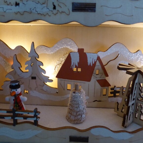 NEW 13” CHRISTMAS WINTER LED LIGHT UP LASER CUT WOOD SKI VILLAGE SNOWBALL SCENE - Picture 13 of 16